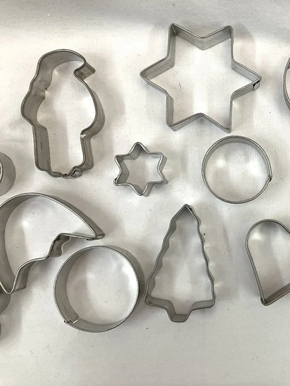 Wilton Holiday Vintage Metal 18 Piece Cookie Cutter Set